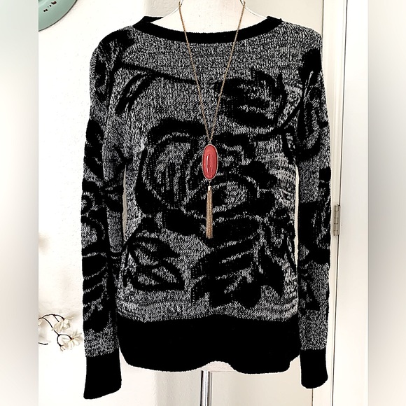 GAP Knit Sweater with Flower Graphic - Picture 2 of 12
